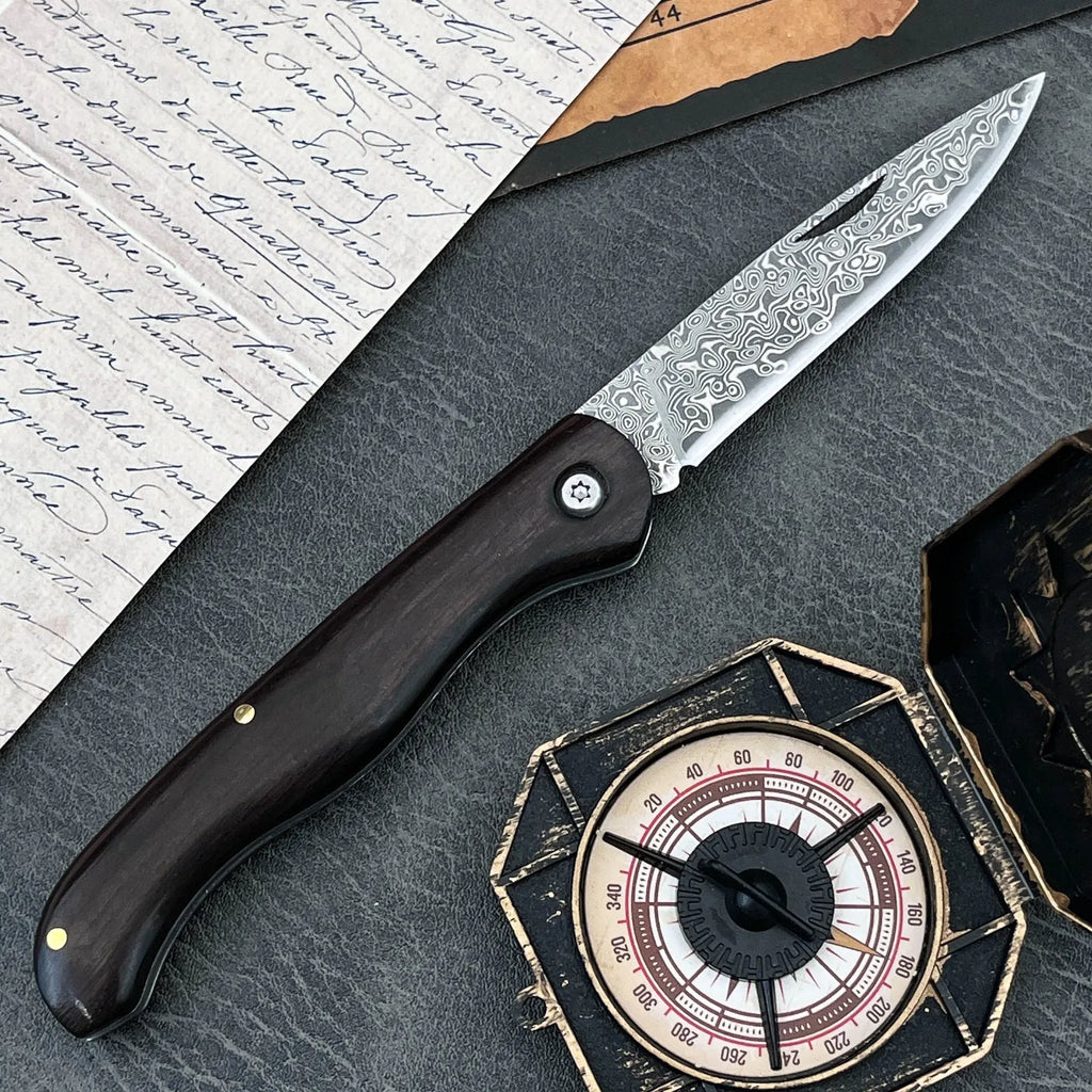 Foldingknifewithblackwalnuthandleanddamascusbladesuitableforoutdoorfishing...